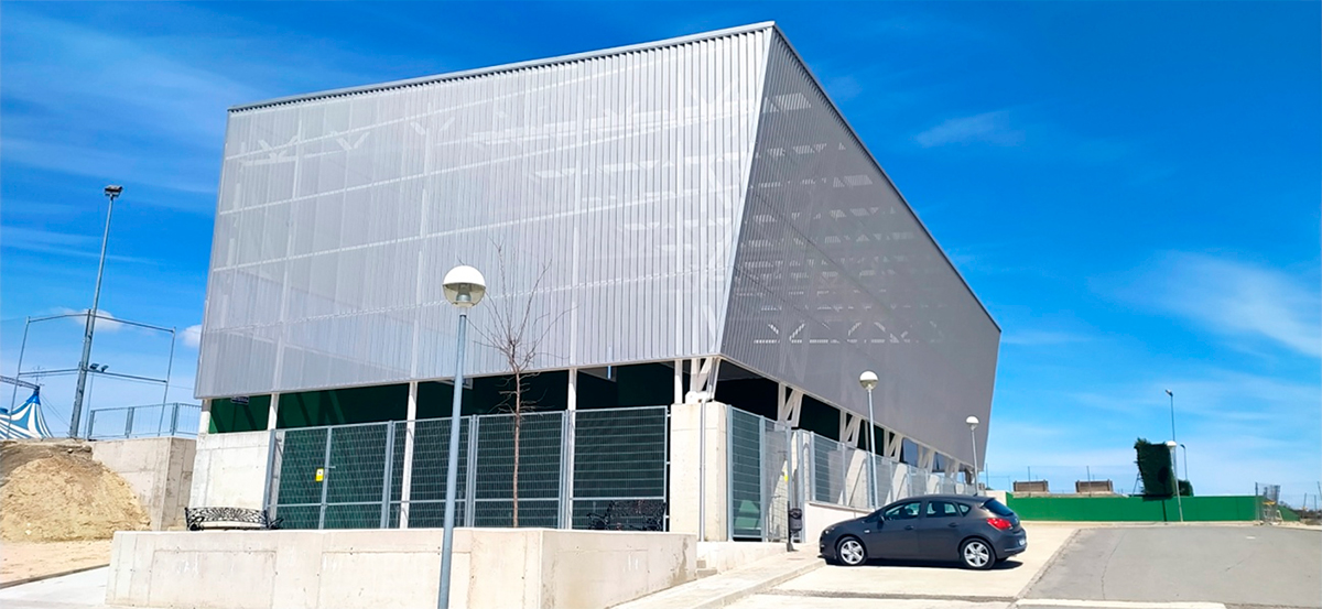 Cerramiento parcial de fachada de frontón en Calle Emilia Azpiroz SN en el Sotillo