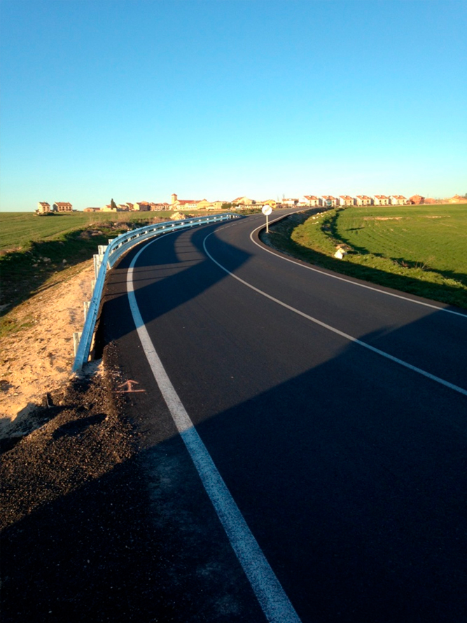 Reparación parcial del firme y sellado de grietas de la carretera del Peñigoso
